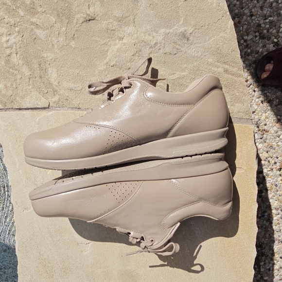 Nwot SAS Free Time (Mocha) Walking Shoe  11M - Picture 6 of 13